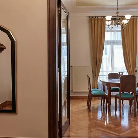 Stylish Luxury In Plaka Apartment