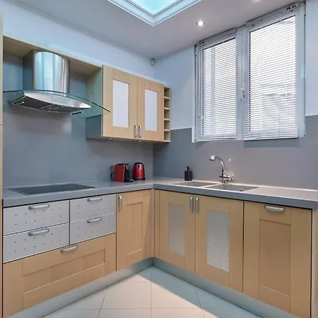 Stylish Luxury In Plaka Apartment Athens
